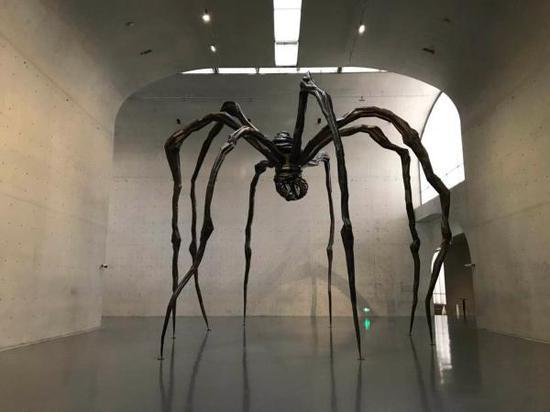 龙美术馆(西岸馆)正在举行“路易斯·布尔乔亚:永恒的丝线”展