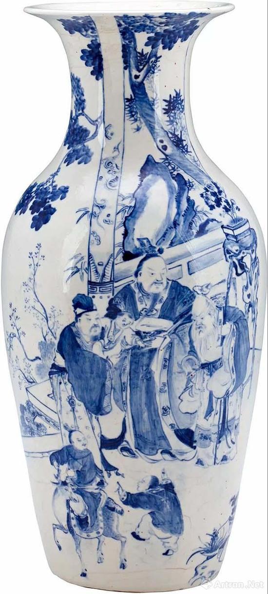 清末 和兴款青花人物纹撇口瓶 高35厘米