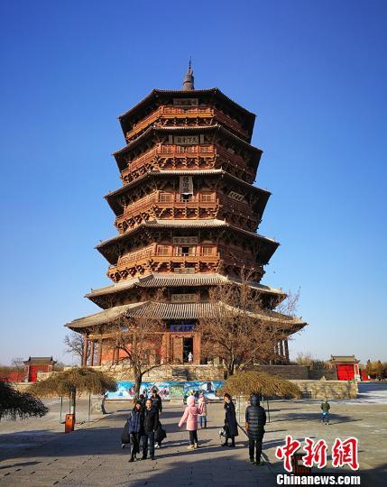 应县木塔,全称是“佛宫寺释迦塔”,始建于距今约1000年的辽代,是中国现存最高最古的一座木构塔式建筑。 杨杰英 摄