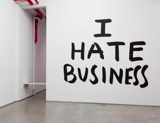 Jessica Diamond,《我讨厌商业》(I Hate Business,1989)作为Alissa Bennett在Team画廊组织的群展“金蛋“(Golden Eggs)的群展一部分,2016。图片:courtesy of Team Gallery