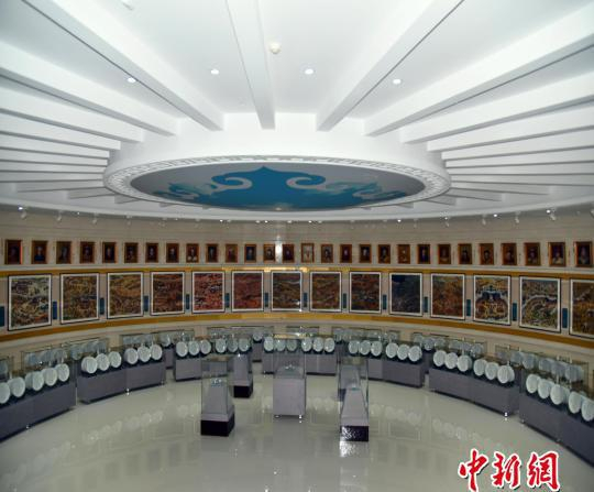 图为中国蒙古秘史博物馆内的展厅。 李强 摄