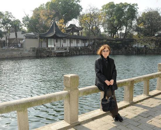 2012年,董蕾参加苏州美专师生12人展,回到苏州沧浪亭。