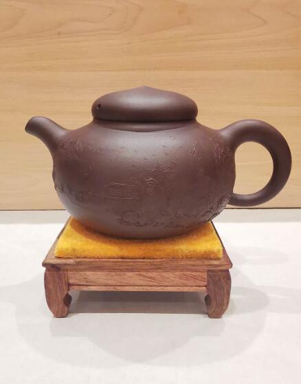 程曙紫砂壶作品--通转泥汇宝壶(施昌装饰)