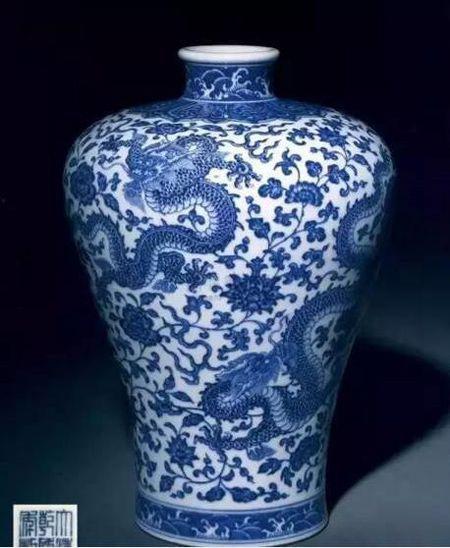清乾隆 青花穿花龙纹梅瓶 尺寸 32.8cm