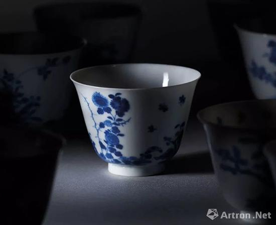 清康熙青花十二花神杯之菊花杯 佳士得2018年秋拍拍品