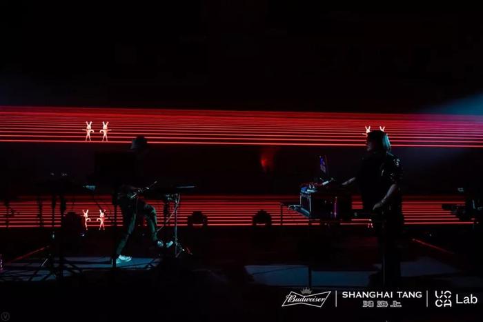 《Red Open》,艺术家组合Noise Temple,音画互动作品。