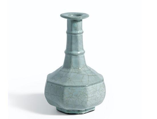 官窑花瓶,南宋(1127-1279)图片 courtesy Sotheby‘s。