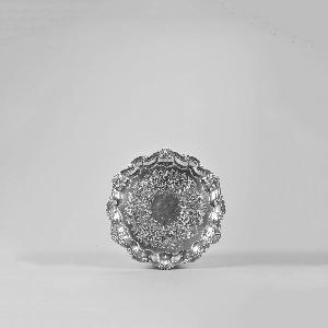 1911年 “英国谢菲尔德手工錾花纯银托盘”。典型维多利亚风格英国盘子。