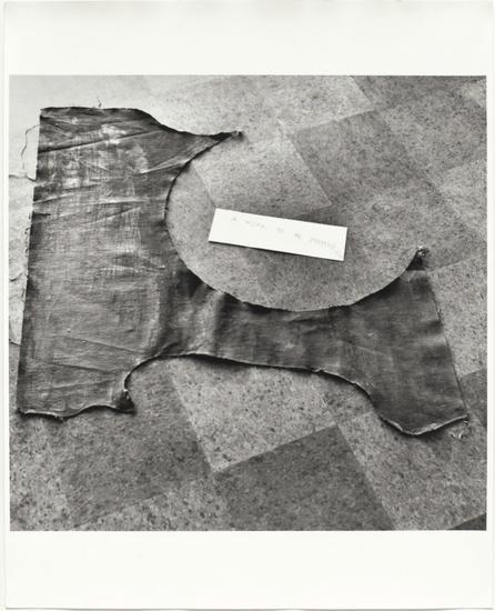 《可以站上去的画》(Painting To Be Stepped On ),1961年