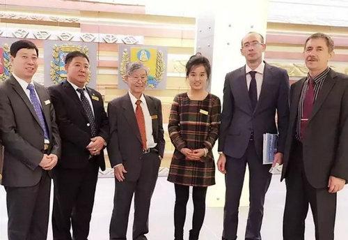 中国艺术家代表团在莫斯科与白俄罗斯外交官亲切交流