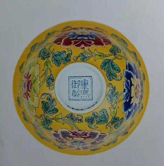 清康熙 珐琅彩牡丹纹碗 (碗底图)