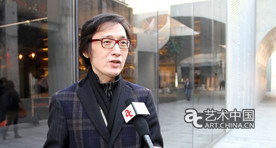 《新民晚报》艺术评论主编、上海视觉艺术学院客席教授林明杰接受艺术中国记者的采访