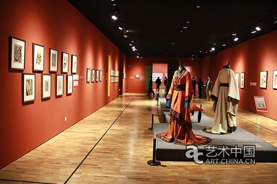 龙美术馆张光宇艺术展现场