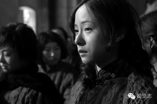 她是《南京!南京!》里的江香君,勇敢倔强。
