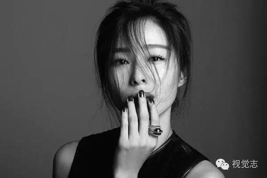 她是摄影师镜头下女神一般的存在。
