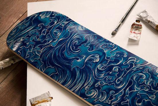 和潮流品牌 the Hundreds 联名推出的滑板