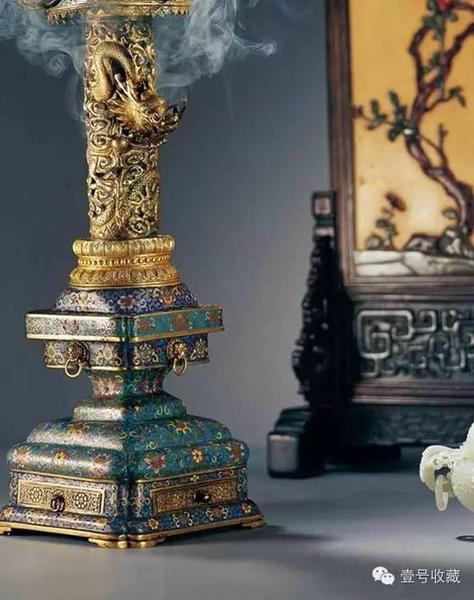 掐丝珐琅鎏金錾花云龙纹垂恩香筒
