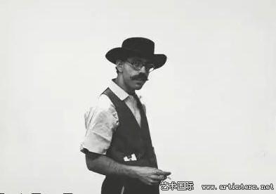 策展人 赛斯·西格尔劳布 (Seth Siegelaub)