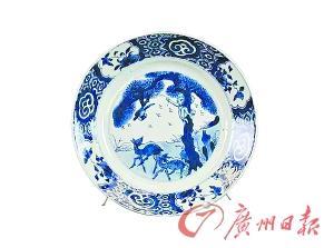 清 青花“爵禄封侯”瓷盘藏于纽约大都会博物馆