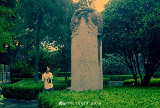 凝神,注视, 千年来你在说什么?