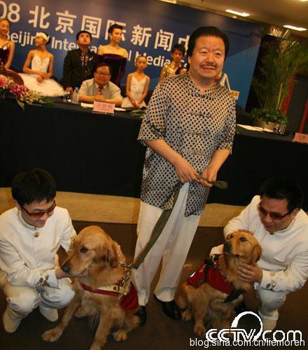 2008年, 崔如琢为残奥会斥资两百万购买的导盲犬