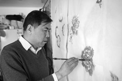 王伟在作画