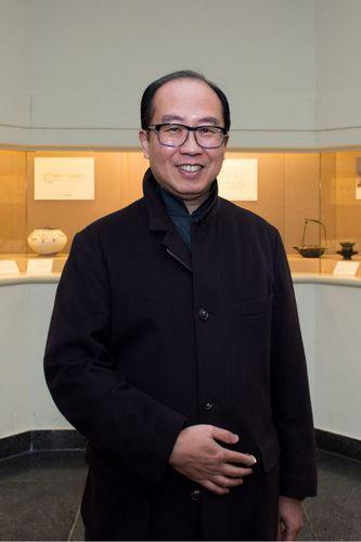 麦溥泰,香港人、泰华古轩堂主、“世界华人收藏家协会”会员,收藏宋代瓷质茶器约20余年。