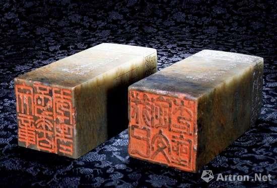 明文彭刻灯光冻石印章以952万元成交 印文:“我已定交木上座”“文章不求百年老”
