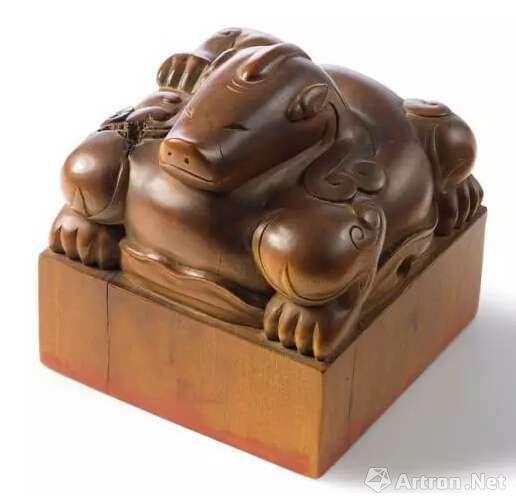 清康熙御宝檀香木异兽钮方玺将以估价待询的形式上拍香港蘇富比2016春拍