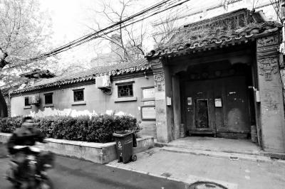 ▼位于东城细管胡同内的田汉故居年久失修、临建众多,急需修缮保护。
