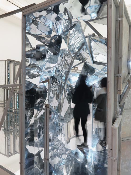 李昢2012年作品《Souterrain》在温哥华美术馆展览现场