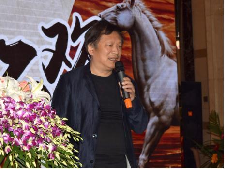 北京荣宝拍卖有限公司总经理刘尚勇先生介绍吴欢的艺术成就。