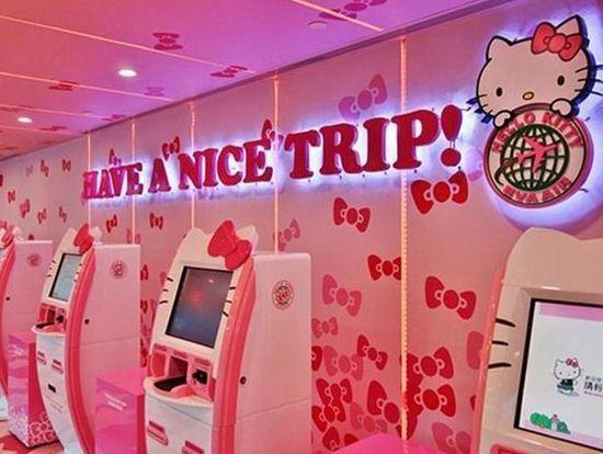 台湾长荣航空 (EVA Air) 推出的 Hello Kitty 主题自主值机区