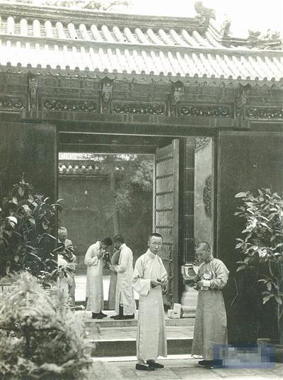 玩“街拍”的溥仪