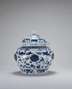 明永乐青花披肩花缠枝莲花盖罐