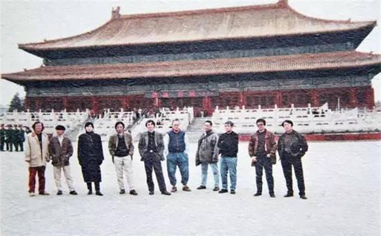 1996年在劳动人民文化宫举办同学联展“重复。开始”时留影。