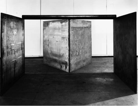 v+5 To Michael Heizer(1969)