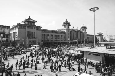 刘锦标摄于2011年的北京火车站