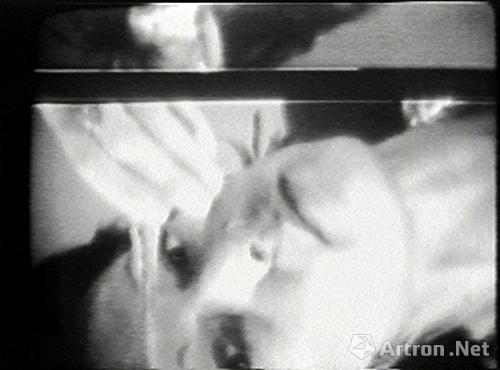 琼·乔纳斯(Joan Jonas)《垂直滚动》