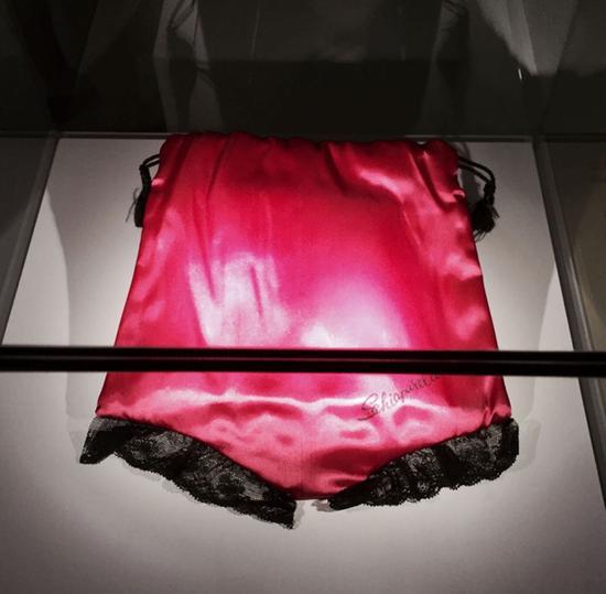《短裤包》,粉缎,Schiaparelli
