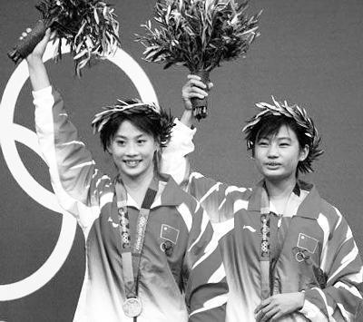 2004年雅典奥运会,劳丽诗(右)与李婷斩获女子10米双人跳台金牌,那年她才17岁,自称是运动生涯的巅峰