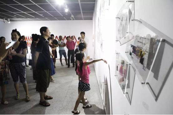 观展民众