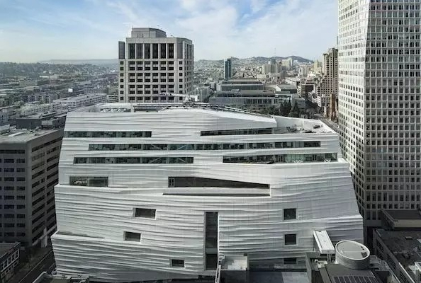 由Snøhetta 建筑事务所设计全新扩建后SFMOMA,于2016年5月14日开放。