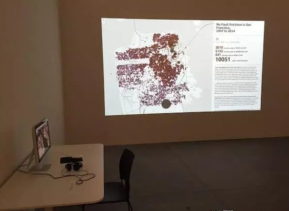 “拿起这把锤子“展中“反驱逐绘制地图项目”的现场装置图。旧金山芳草地艺术中心 图片:Ben Davis