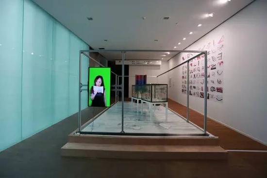 ▲ “万恶之首”,展览现场