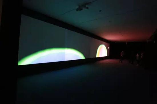 ▲ 娜塔莉·杜尔伯格与汉斯·贝尔格,《黑色容器》,2013年