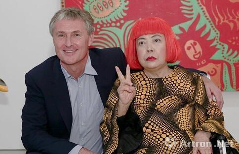 画廊主大卫·卓纳与艺术家草间弥生。图片:Andrew Toth/Getty Images