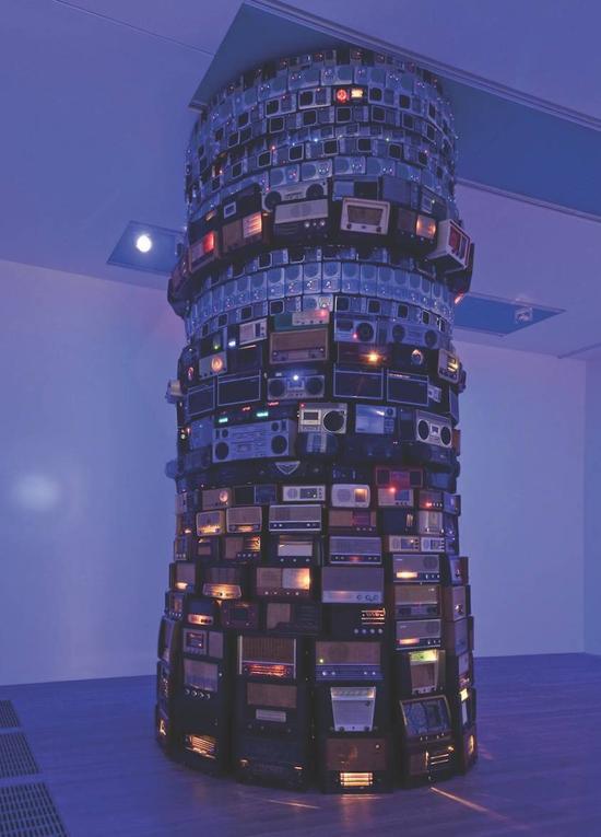 ▲ 切尔多·梅雷莱斯《巴别塔》,2001年