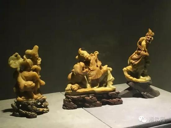 《济公》,13*14*7(厘米),黄青田,1985年,朱正普作。