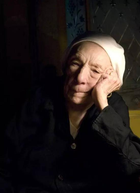 Alex Van Gelder - Louise Bourgeois